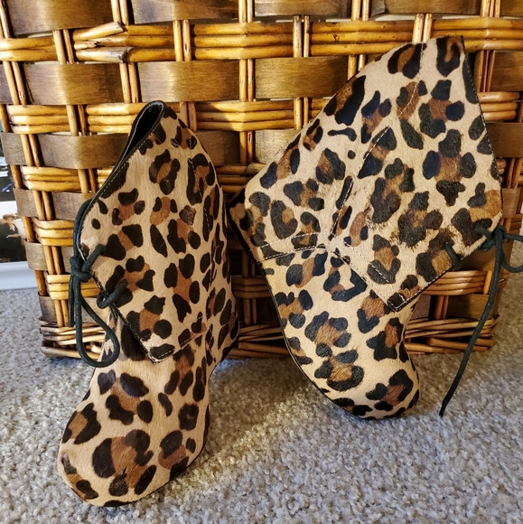 Steve Madden Pony Hair Platform Booties Cheetah - Picture 2 of 6